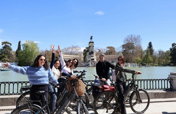 Small-group guided tour of Retiro Park by e-bike