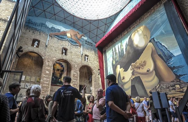 Salvador Dalí museum, Figueres and Cadaqués tour from Barcelona