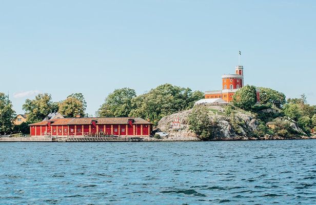Stockholm archipelago 75-minute boat tour with guide