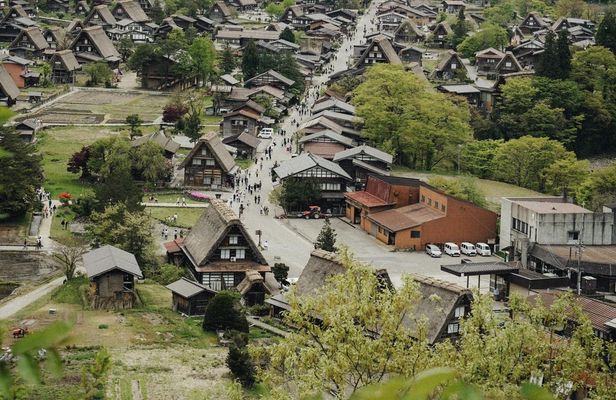 Shirakawago and Kanazawa guided day tour from Kanazawa