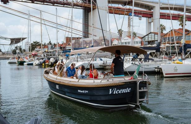 Sangria premium boat experience in Lisbon