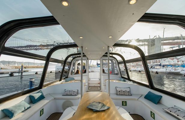 Lisbon premium boat experience at sunset with DJ