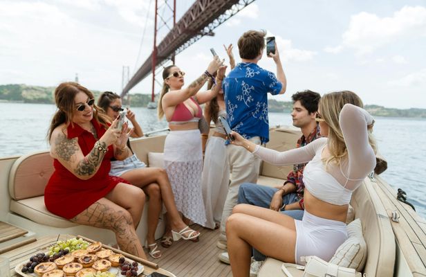 Evening premium boat experience in Lisbon