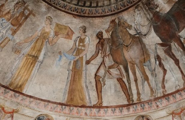 1-day tour to the Valley of Roses and Kings from Veliko Tarnovo