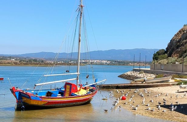 Self-guided scavenger hunt in Alvor