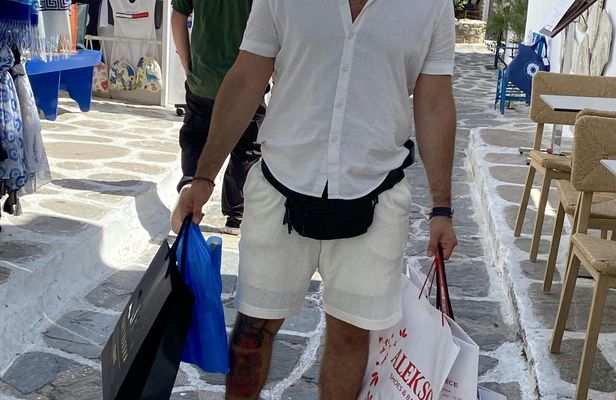 Guide Shopping and Walking Tour in Mykonos Town