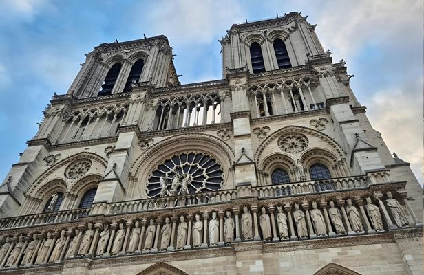 Notre Dame Cathedral interior and exterior guided tour with free time