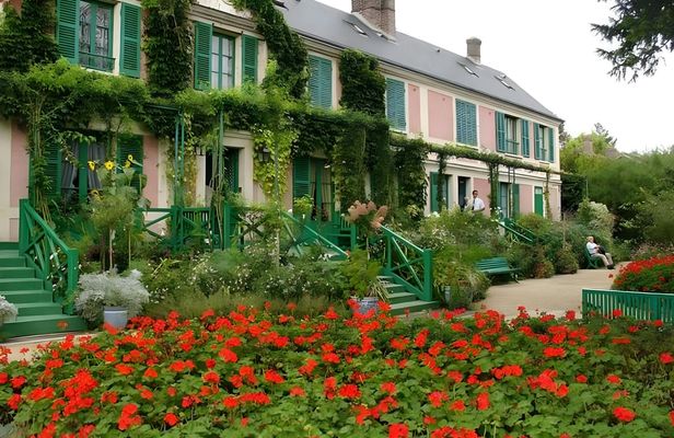 Giverny half day guided trip with Monet's house and gardens from Paris