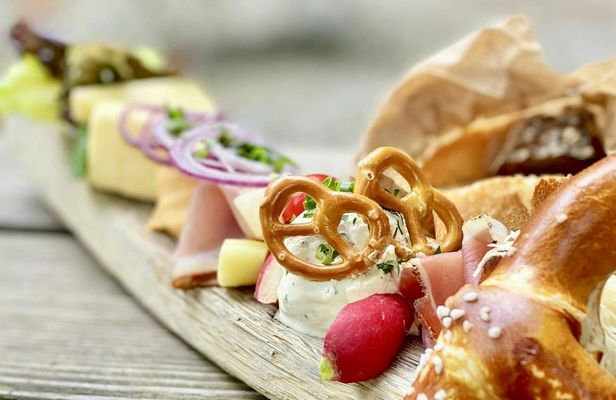 Brewery private tour in Munich with beer tasting and snacks