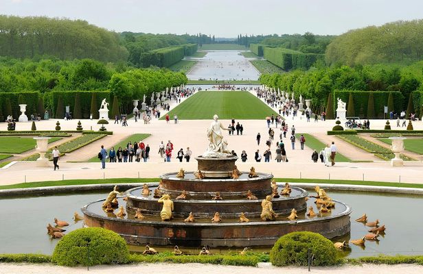 Versailles with gardens self-guided tour with skip-the-line entry