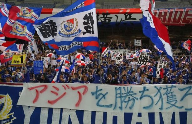 Tokyo football matchday experience with a local host