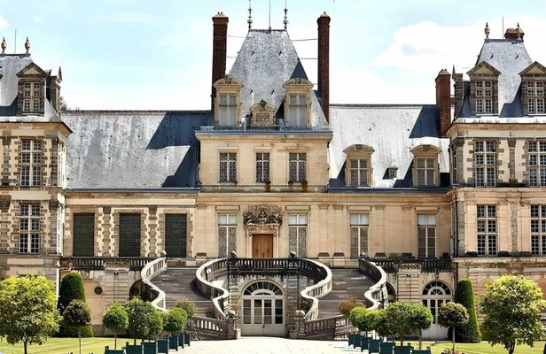 Fontainebleau Castle and Barbizon self-guided half day tour from Paris