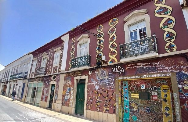 Self-guided scavenger hunt and walking tour in Faro