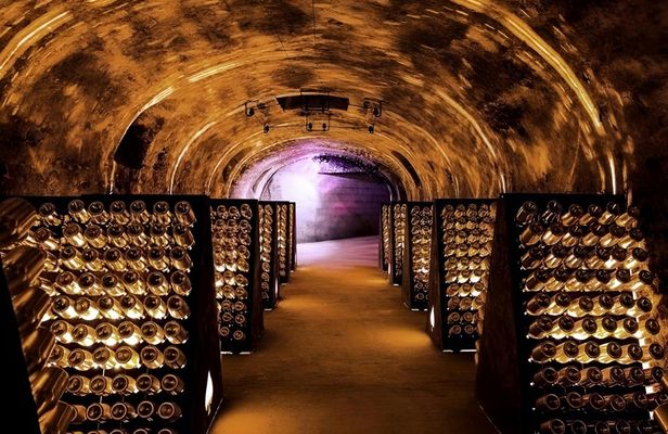 Reims Champagne tasting tour with cellars and cathedral visit