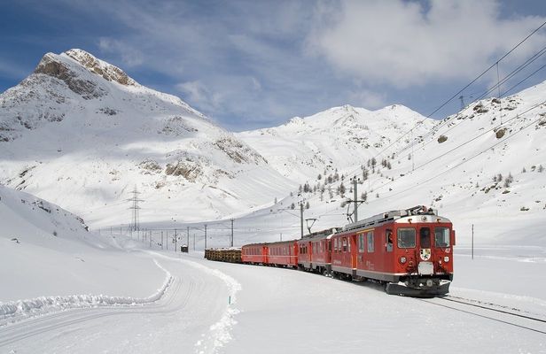 Glacier Express ride from Chur to Andermatt with private pick-up