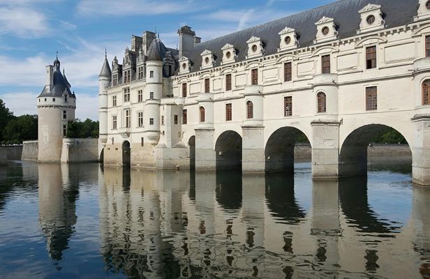 Loire Valley Castles tour with Chambord and Chenonceau from Paris
