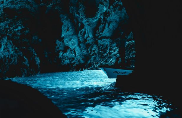 Speedboat tour to Blue Cave and Vis with Pakleni and Hvar islands