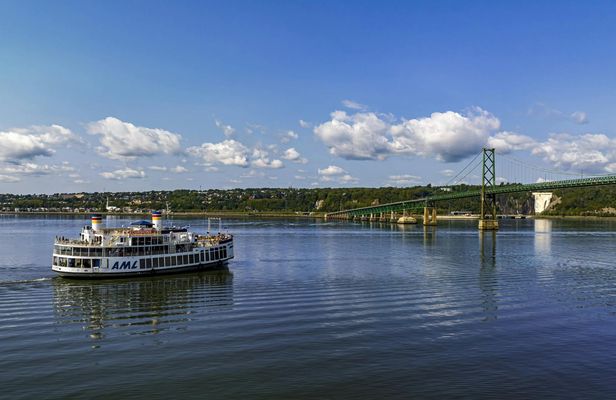 Guided river cruise tour in Quebec with lunch