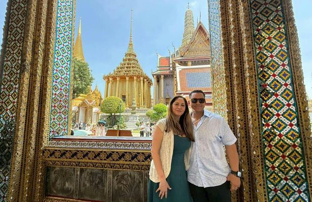 Private tour of Bangkok Grand Palace and Temples in a luxury vehicle