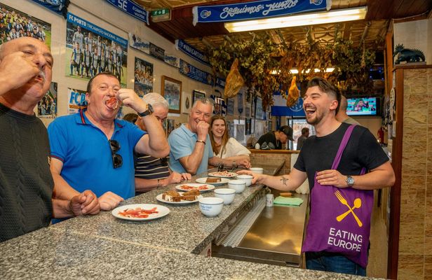 Evening dining tour in Porto with food and drinks