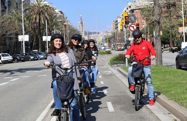 Best of Barcelona walking, e-bike and sailing experience