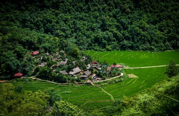 Two-day Pù Luông with terraced rice fields and bamboo rafting