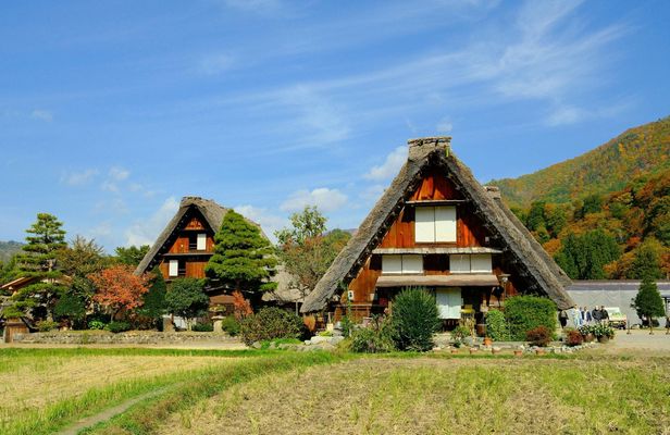 Shirakawago and Kanazawa guided day tour from Osaka