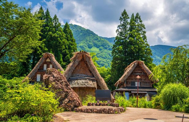 Shirakawago and Kanazawa guided day tour from Kyoto