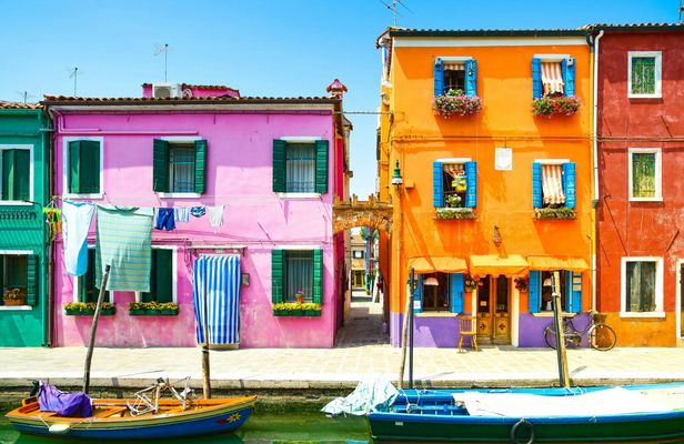 Murano and Burano lagoon boat tour with extended stay in Burano
