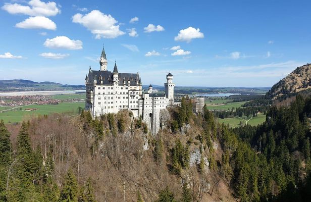 Neuschwanstein Castle small-group guided tour from Munich by train
