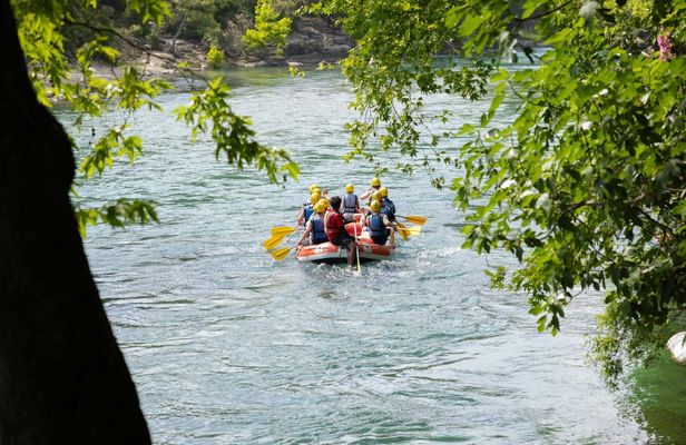 Two-day Pacuare whitewater rafting multi-day tour