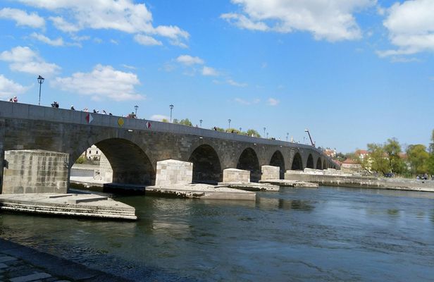 Regensburg small-group guided tour from Munich by train