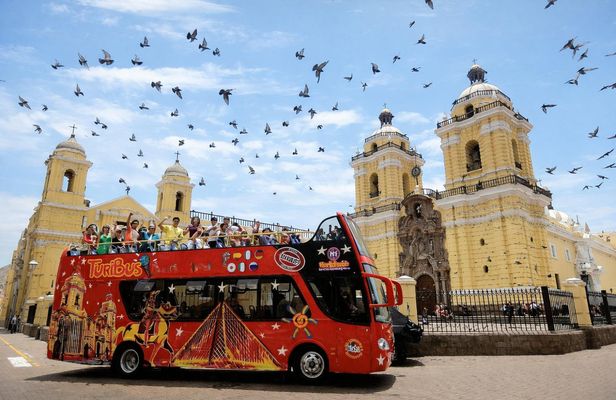 Lima 360° panoramic bus tour with San Francisco catacombs