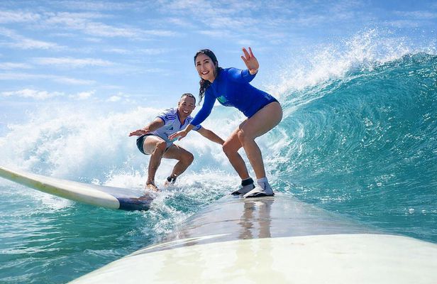 Surf lesson in Lima for beginners and intermediate surfers