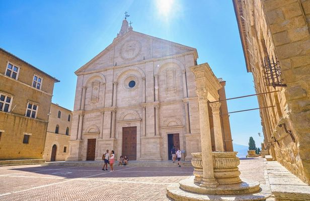Montepulciano and Pienza tour with cheese and wine tasting from Rome
