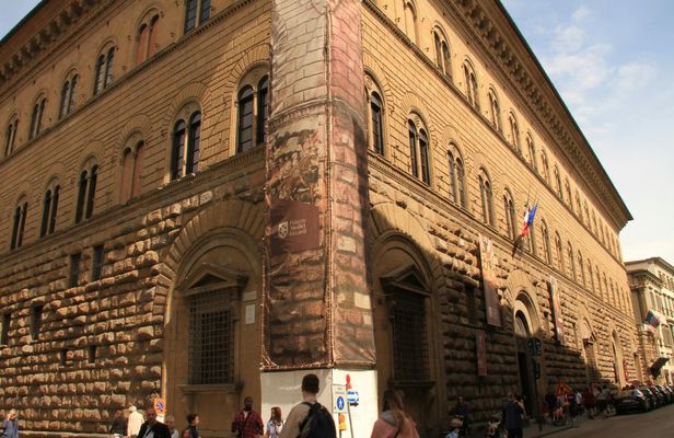 Medici dynasty guided tour with Medici chapels