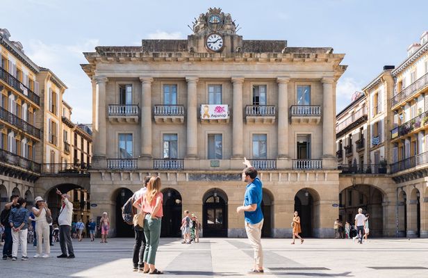 San Sebastian guided tour from Pamplona