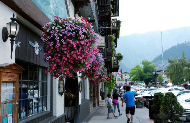 Snoqualmie Falls and Leavenworth day tour from Seattle