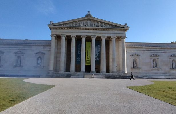 Glyptothek Museum skip-the-line guided tour with an expert in Munich