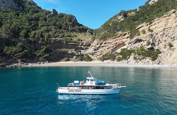 Morning boat tour in Alcudia Bay with tapas and snorkelling