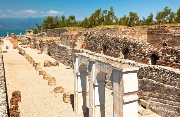 Grottoes of Catullus entrance ticket and guided tour