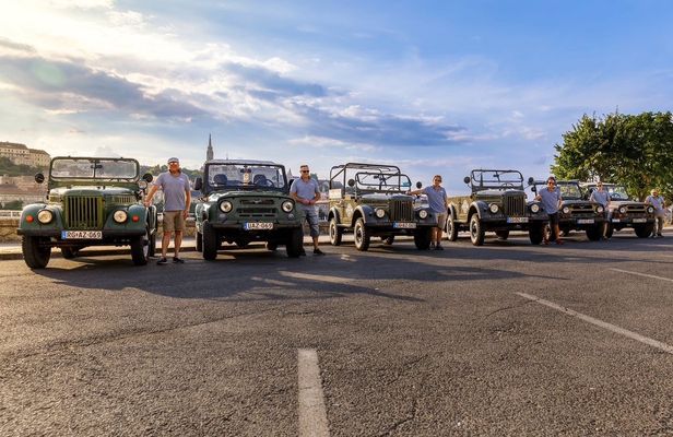 Private Budapest tour in retro military 4x4 with drinks