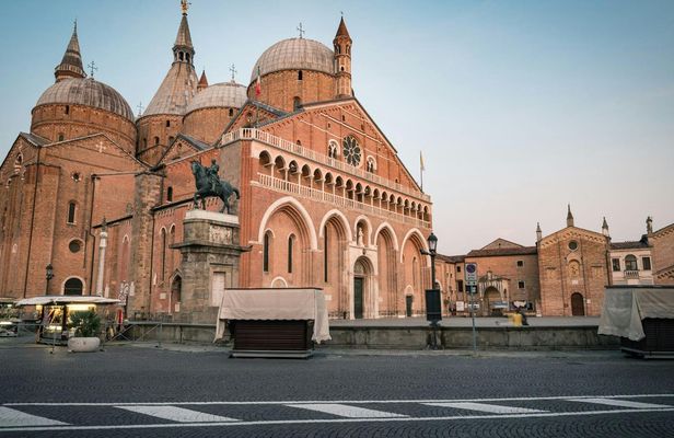 Padova Walking Tour With a Local