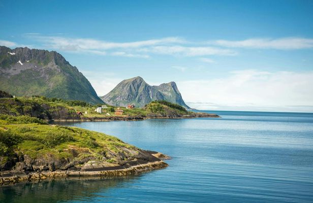 Senja coast and Arctic fjords guided tour from Tromsø