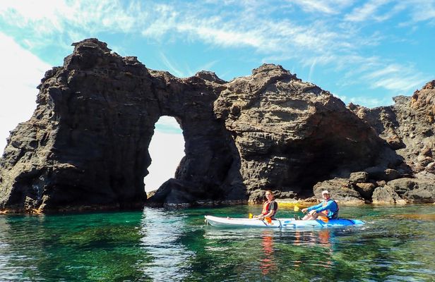 Cabo de Palos 2-hour kayak tour with snorkelling