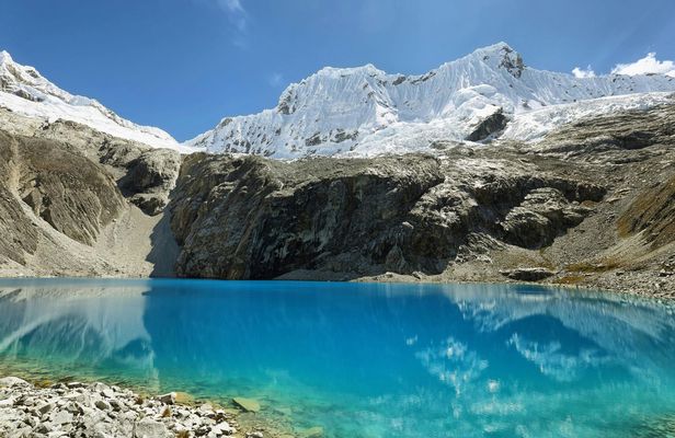 Full-day Laguna 69 hike in Huascarán National Park