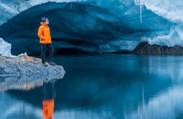 Pastoruri Glacier full-day tour from Huaraz with Andean lakes