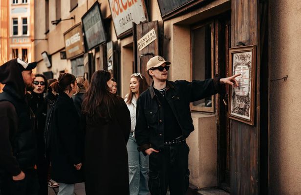 Krakow food, drinks and hidden bars tour in the Jewish Quarter