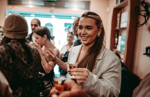 Kraków social bar tour with 1-hour open bar and karaoke