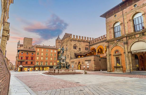 Guided bike tour of Bologna's hidden gems